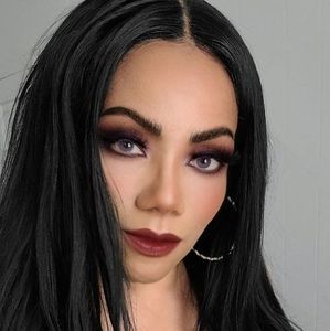 Meet your Posher, Deana